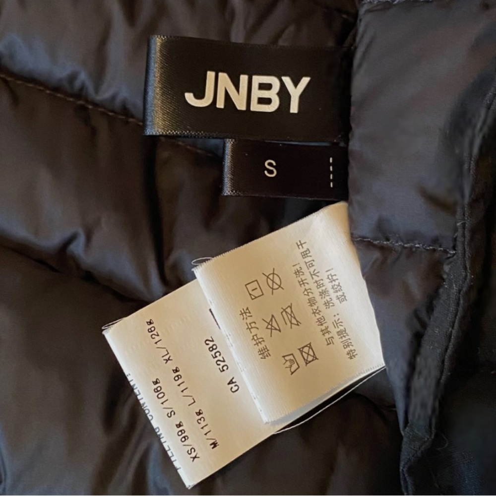 JNBY short black packable down-filled jacket, size small - Picture 7 of 7